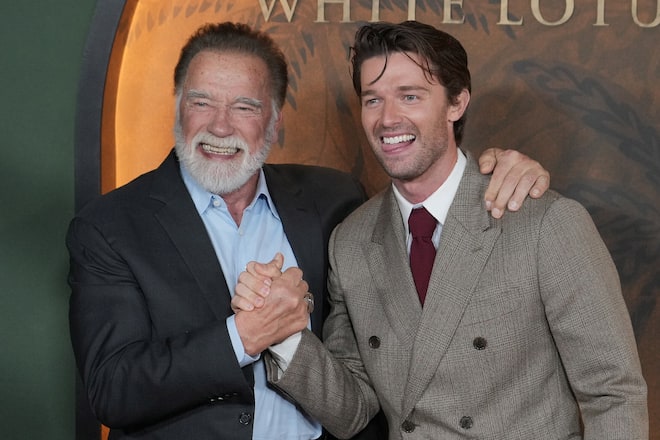 Arnold Schwarzenegger und sein Sohn Patrick bei der «The White Lotus»-Premiere.