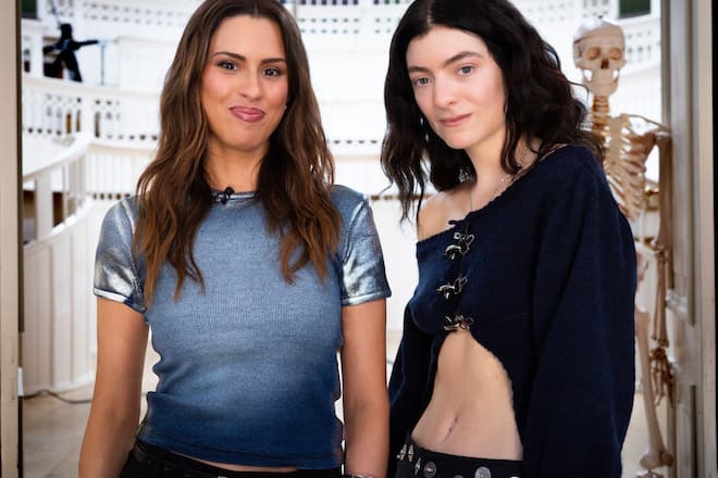 Moderatorin Salwa Houmsi und Sängerin Lorde (r.) treffen in einer neuen «aspekte extra»-Ausgabe aufeinander.