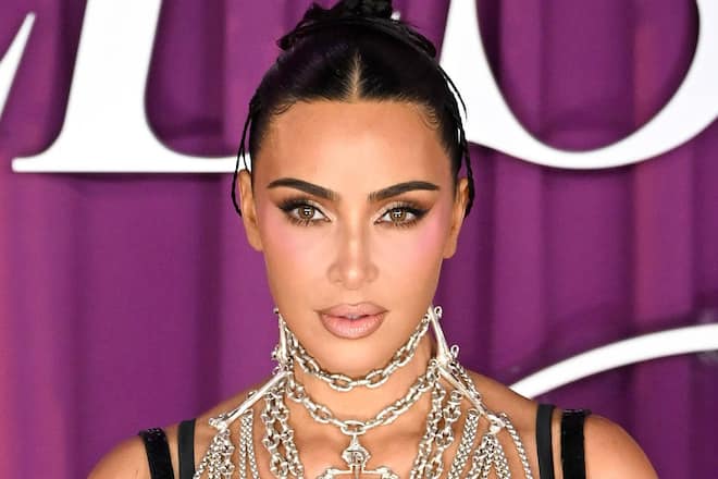 Kim Kardashian deutet an, dass ein Aneurysma bei ihr gefunden wurde.