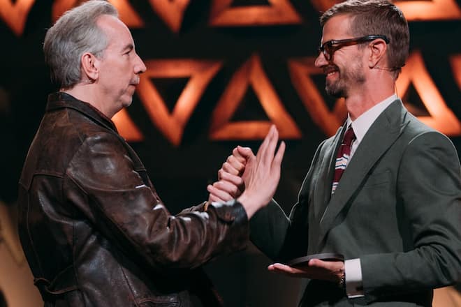 Olli Schulz (l.) wusste am Ende mehr als Joko Winterscheidt und gewann damit die Jubiläumsstaffel von «Wer stiehlt mir die Show?».