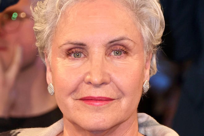 Vor den nächsten Dreharbeiten für «Anna und ihr Untermieter» hat sich Katerina Jacobs an einer schmerzhaften Stelle am Fuss operieren lassen.