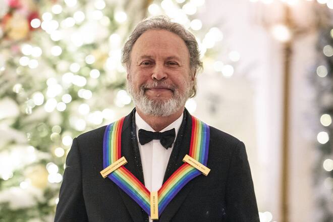 Billy Crystal freut sich über den Kennedy-Preis.