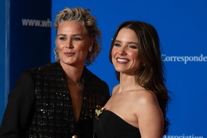 Ashlyn Harris und Sophia Bush zeigten sich am 27. April glücklich den Fotografen in Washington.