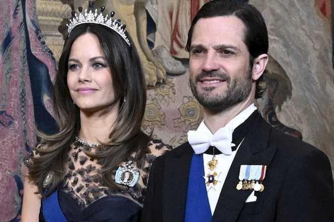 Hingucker: Prinz Carl Philip und seine Frau Prinzessin Sofia sind zu wichtigen Repräsentanten des Königshauses geworden und geben, wie hier bei einem Staatsbankett im April, ein royales Glamourpaar ab.