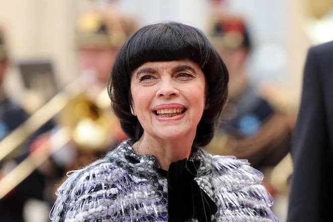 Mireille Mathieu kümmert sich akribisch um ihren Teint.