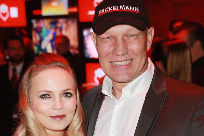 Axel Schulz drückt Regina Halmich die Daumen.