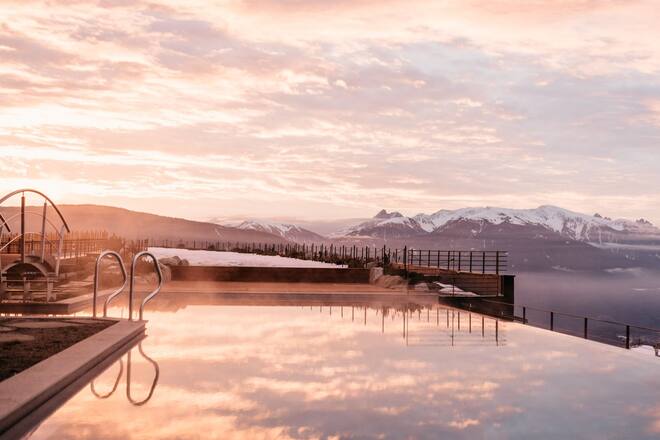 Das Familiamus in Meransen bietet einen traumhaften Blick über die Berge und Täler Südtirols.