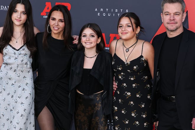 Matt Damons drei jüngste Töchter Isabella, Stella und Gia Damon (v.l.n.r.), dazwischen: Mutter Luciana Barroso.