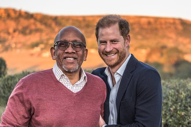 Wiedersehen mit einem alten Bekannten: Prinz Harry freut sich sichtlich, wieder auf Prinz Seeiso von Lesotho zu treffen.