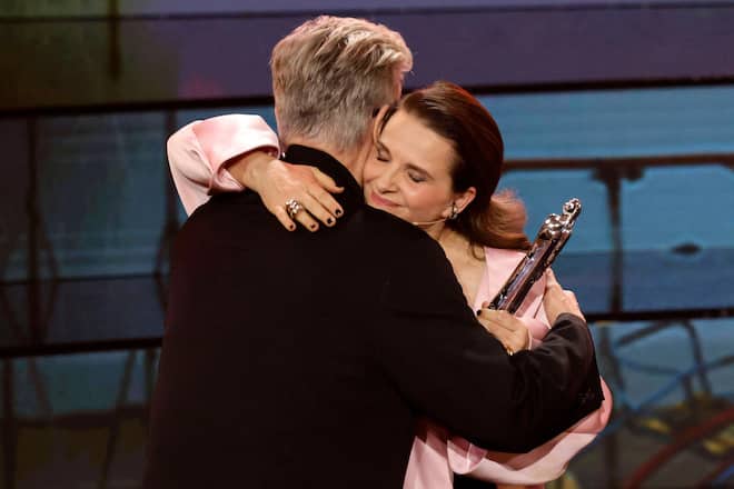 Wim Wenders und Juliette Binoche auf der Bühne.