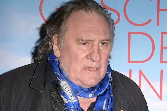 Für Gérard Depardieu beginnt der Prozess wegen des Vorwurfs der sexuellen Belästigung.