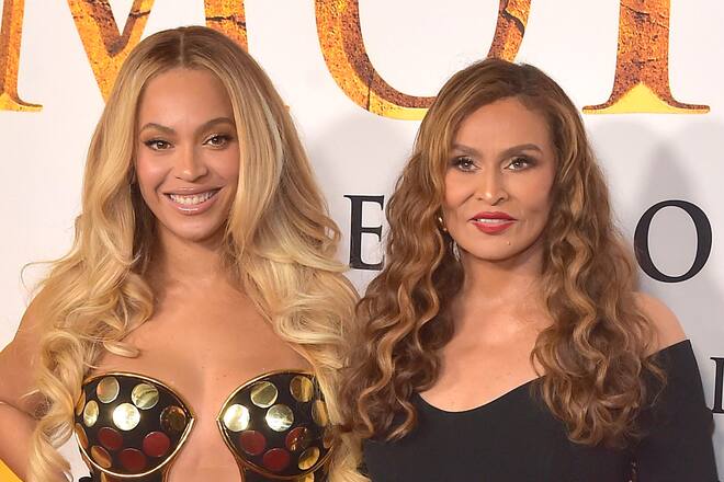 Beyoncé im Dezember 2024 mit ihrer Mutter Tina Knowles.