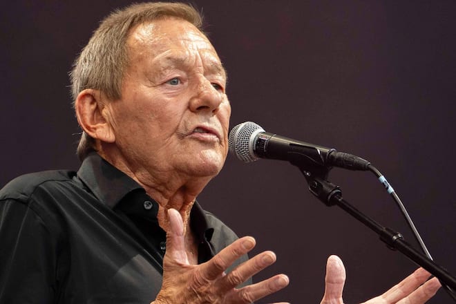 Wolfgang Ambros will Ende Mai in Traunstein auf der Bühne stehen.