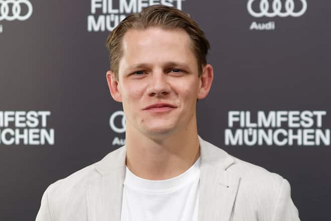 Max von der Groeben ist durch seine Rollen in deutschen Komödien bekannt geworden.