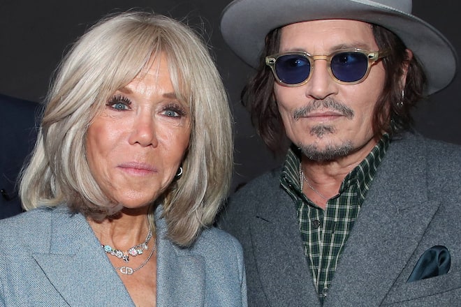 Frankreichs First Lady Brigitte Macron mit Hollywoodstar Johnny Depp bei der Paris Fashion Week.