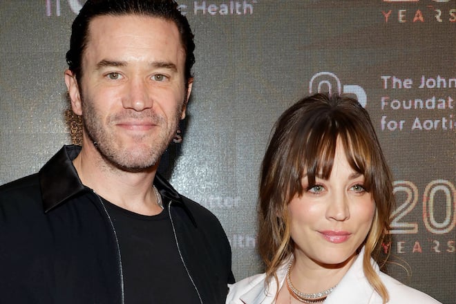 Tom Pelphrey und Kaley Cuoco sind verlobt und haben eine gemeinsame Tochter.