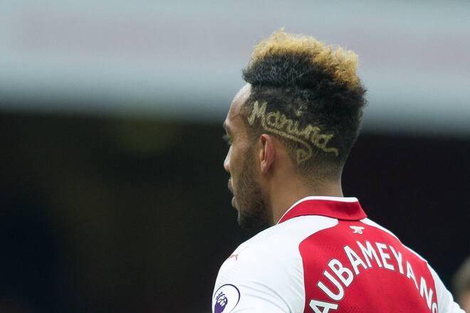 Arsenal s Pierre - Emerick Aubameyang hair cut during the EPL - Premier League match between Arsenal and Stoke City at the Emirates Stadium, London, England on 1 April 2018. PUBLICATIONxNOTxINxUK Copyright: xAndrewxAleksiejczukx PMI-1929-0015