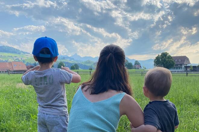 Melanie Oesch bereitet sich in den Bergen auf ein Konzert vor.
