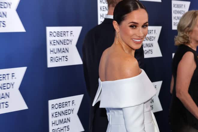 Es scheint, als müsse Herzogin Meghan wieder einer geregelten Arbeit nachgehen.