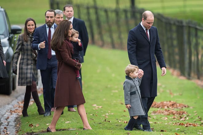 James Middleton (2. v.l) unterwegs mit Schwester Kate und deren Ehemann Prinz William zum Weihnachtsgottesdienst.