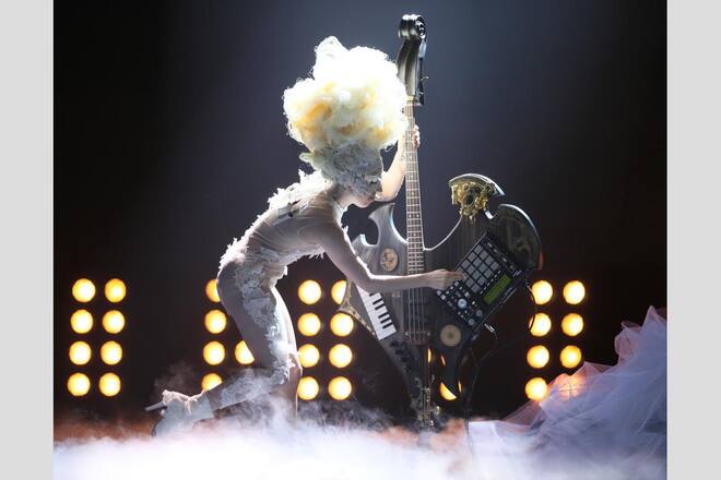 Brit Awards: Lady Gaga Auftritt 2010