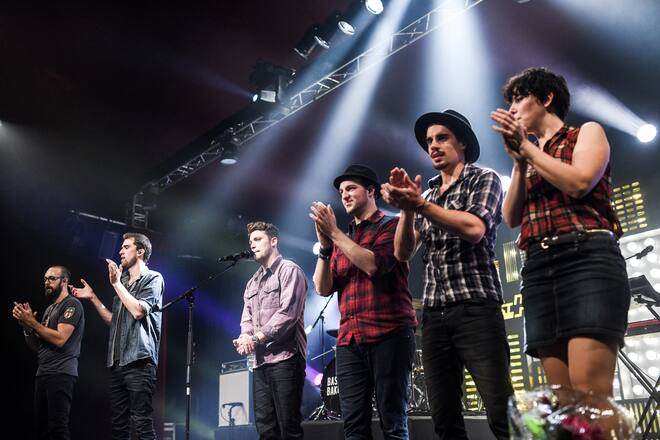 Abschied von The Yellow Tour: Bastian Baker und seine Band verabschiedeten sich in Luzern mit einem grandiosen Abschlusskonzert von den Fans .