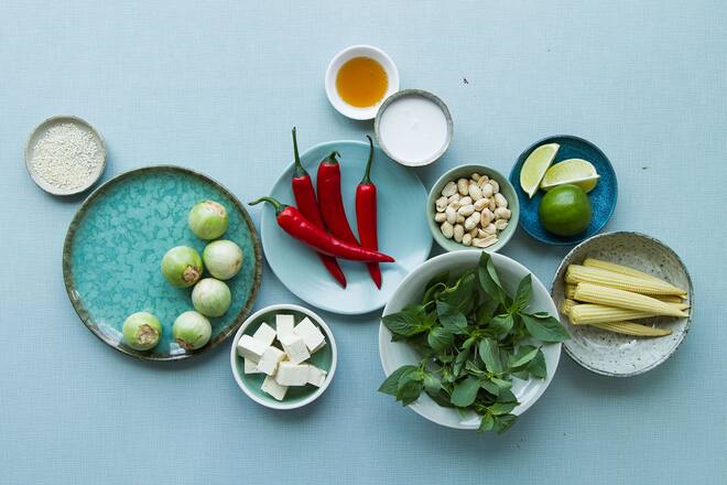 Glasnudelsalat mit Sesam-Tofu und Kokosmilch