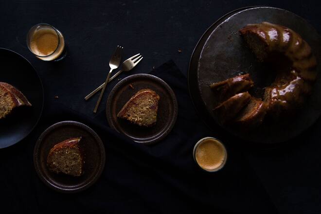 Dattel Safran Gugelhupf mit Caramelsauce