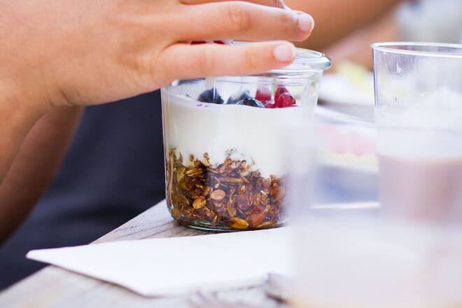 Granola mit Mandeln und Honig