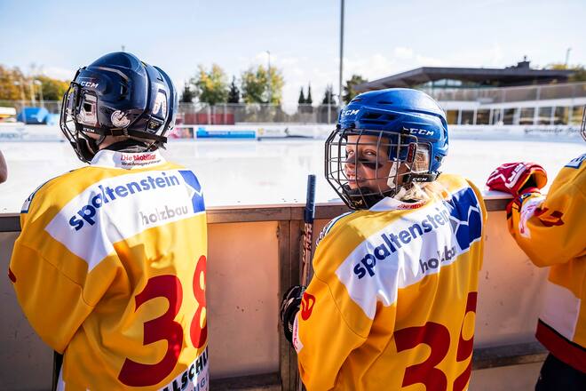 WALLISELLEN, 07.10.2018 - Reportage ueber die Eishockey-Familie Meichtry aus Wallisellen, wo 3 von 4 Buben Eishockey spielen und Vater Patrick schonals Eishockeyprofi gespielt hat. Lyan, 8, beim Spiel des EHC Wallisellen im Sportzentrum SPOEDE in Wallisellen. PHOTO BY PASCAL MORA