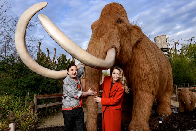 Beat Schlatter, Tamara Cantieni, Schauspieler, Neues Theaterstueck, Theater am Hechtplatzt, Alles uf Anfang, Jungle Buch, Zoo, Giraffen, Mammut, Zuerich, 2024, Fotos: Geri Born