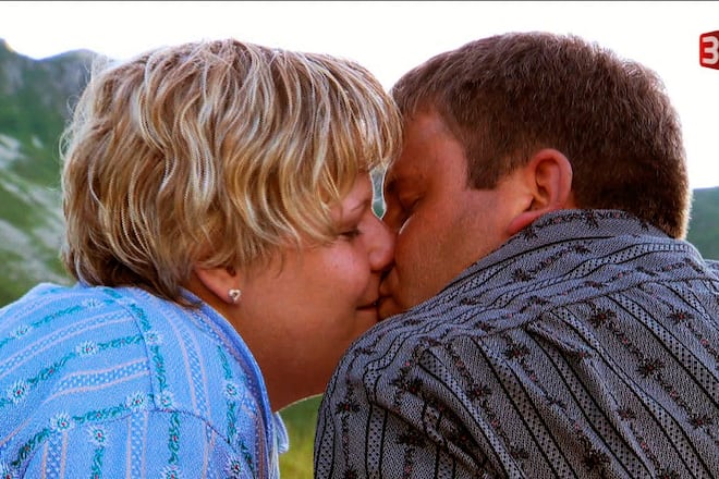 BLS 8: Fabienne und David küssen sich