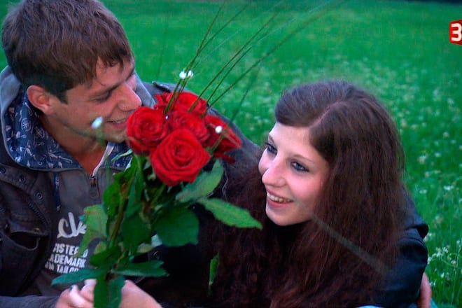 BLS 8: Noldi schenkt Tamara rote Rosen