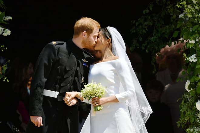 Harry Meghan Hochzeit Kuss Blumen