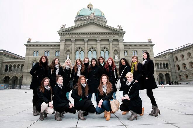3. Pre-Show Miss Schweiz 2013: vor Bundeshaus Gruppenbild