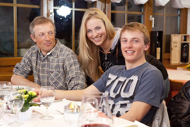 Lara Gut mit ihrem Bruder Ian und Vater Pauli