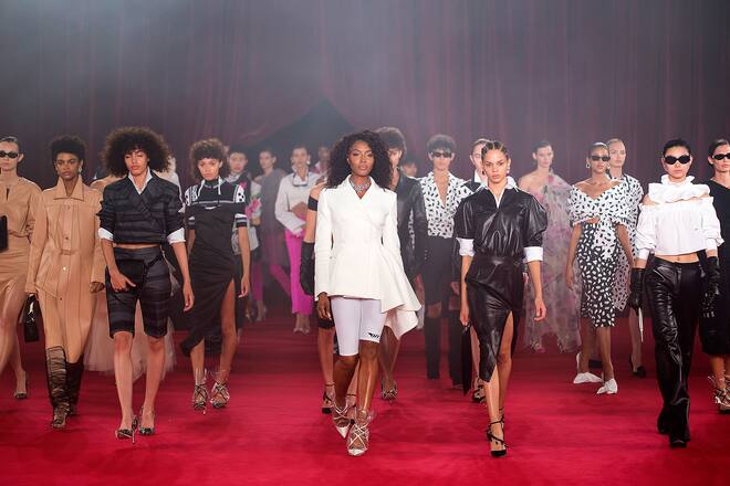 Runway-Bild der Off White Frühjahr/Sommer 2018 Show in Paris