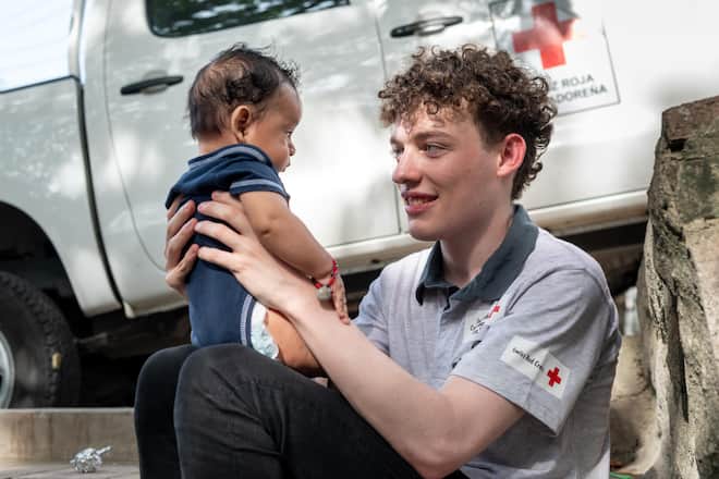 Sänger Nemo auf SRK Mission in El Salvador Shooting für SI online 2018