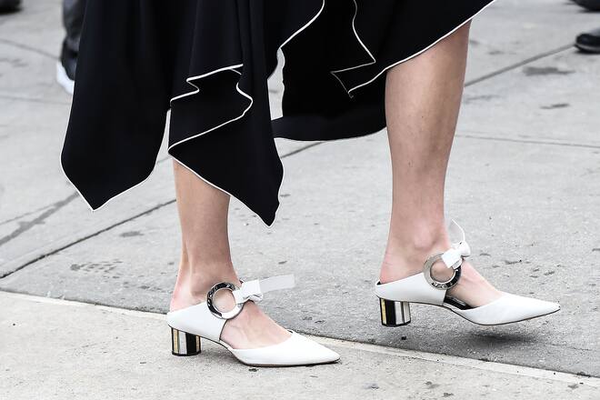 Street Style New York Trend weisse Schuhe