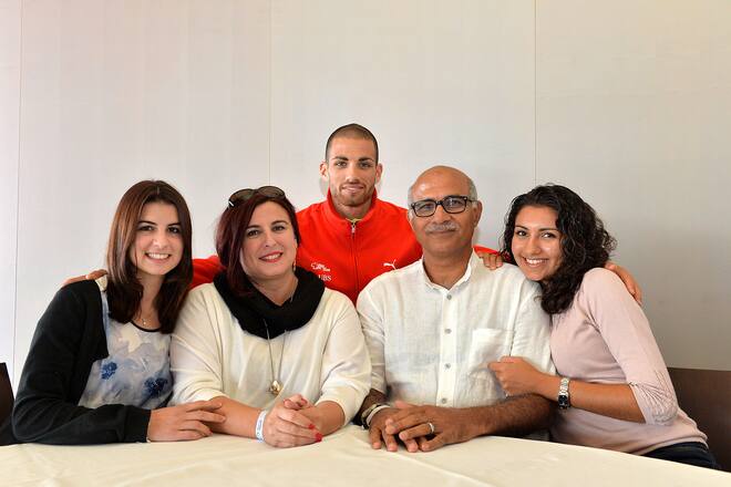 Kariem Hussein mit Stiefschwester Cristina Baratto, Stiefmutter Monica, Vater Ehab Hussein und Schwester Donia