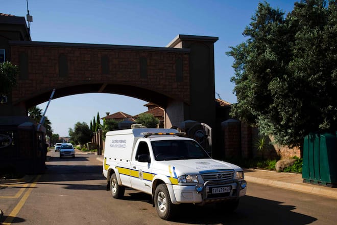 Oscar Pistorius verschiesst Freundin verlaesst Wache