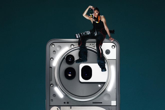 Alles andere als MainstreamWenn Nothing für etwas bekannt ist, ist es ausgefallenes Design. Das ist auch beim neuen Phone (3a) Pro nicht anders. Wer dieses Smartphone zückt, hat neugierige Blicke auf sicher. Auch mit den inneren Werten kann das Handy punkten. Für knapp 400 Franken kriegt man hier Technik geboten, die oft nur in teureren Modellen verbaut wird. Vor allem das gute Kamera-Set-up und die lange Akkulaufzeit überzeugten in ersten Reviews. Drei grosse Betriebssystems- und sechs Jahre Sicherheits-Up