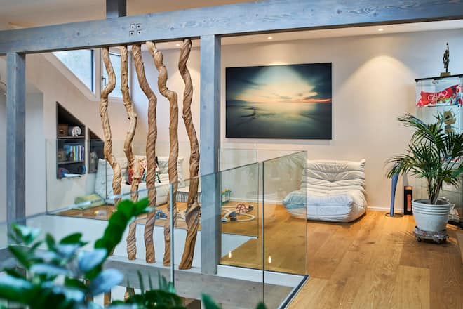 Tanja Frieden, in ihrem Haus in Gwatt am Thunersee, mit ihrem Partner Marc Ramseier und Sohn Luam