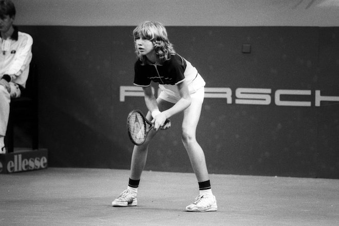 Bildnummer: 13092940 Datum: 15.10.1982 Copyright: imago/Pressefoto Baumann Steffi Graf (BR Deutschland); ORD2303 Tennis yoh quer Porsche Grand Prix Filderstadt 1982 Damen Aufmacher Image number 13092940 date 15 10 1982 Copyright imago Baumann Steffi Graf BR Germany Tennis yoh horizontal Porsche Grand Prix Filderstadt 1982 women Highlight