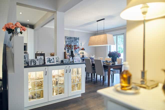 Karina Berger (* 30. Juli 1968 als Karin Berger) ist eine ehemalige Miss Schweiz, ein Model und war bis 2014 Mitorganisatorin des Miss-Schweiz-Wettbewerbes. Fotografier bei sich zu Hause in Zürich, 05.11.2020, Foto Lucia Hunziker