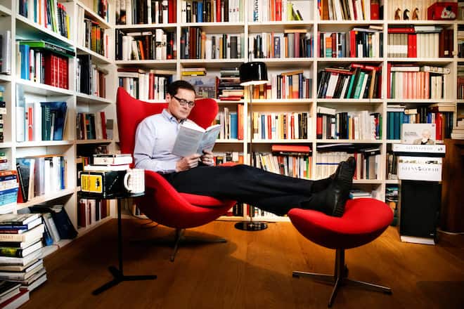 Roger Köppel, Schweizer Jouranlist, Nationalrat, Tochter Anna, Sohn Viktor, Baby Paul, Kuesnacht, SI 17/2021