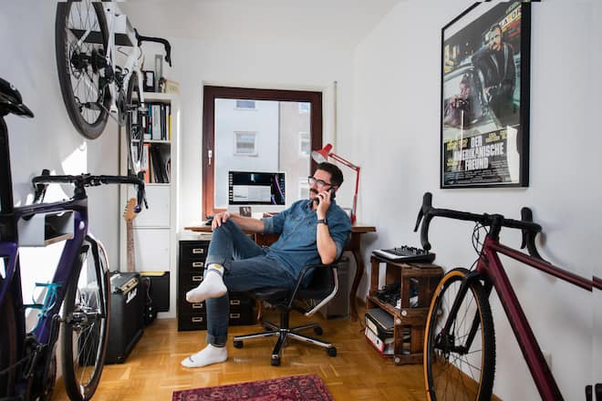 Michael Krummenacher, Schweizer Filmemacher und Drehbuchautor, Regie Film Der Räuber Hotzenplotz, München, 8. September 2022 mit Ehefrau Gwendolin und Tochter Lila und Sohn Lino