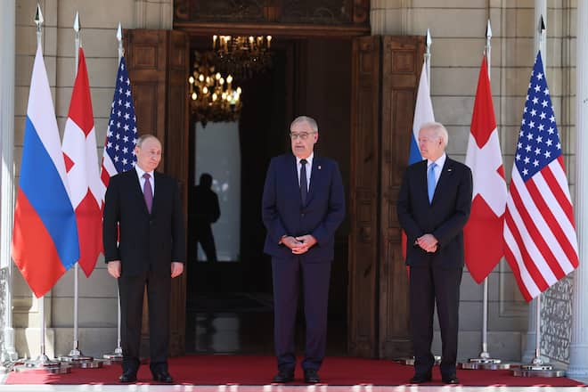 GENEVA, SWITZERLAND â JUNE 16, 2021: Switzerland's President Guy Parmelin (C) welcomes Russia's President Vladimir Putin (L) and US President Joe Biden (R) at the Villa La Grange ahead of a Russia-United States summit. Sergei Bobylev/TASS/Sipa USA