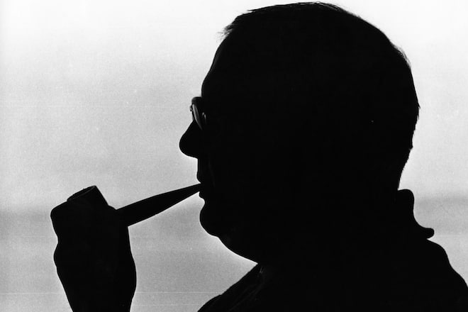 Friedrich Dürrenmatt (GERMANY OUT) Duerrenmatt, Friedrich - Writer, Dramatist, Switzerland *05.01.1921-14.12.1990+ Silhouette with pipe - 1969 - Photographer: ullstein - Peyer - Vintage property of ullstein bild (Photo by Peyer/ullstein bild via Getty Images)