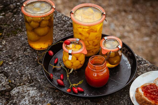 Basteln mit Sylvie Kempa - Lino-Druck, Einmachen, Batik Küchentücher färben - Atelier Frinvillier - 9. November 2020 - Copyright Olivia Pulver